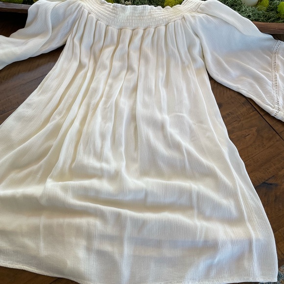 love, Fire cream color tunic top.  Size Large.  Tassels on sleeves and front. - Picture 9 of 13